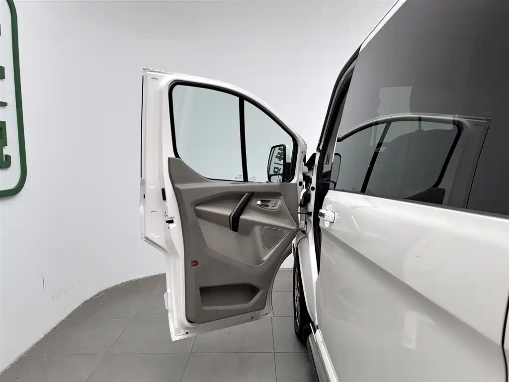 Tourio 2017 2.0T automatic refined version купить на сайте DeffCars