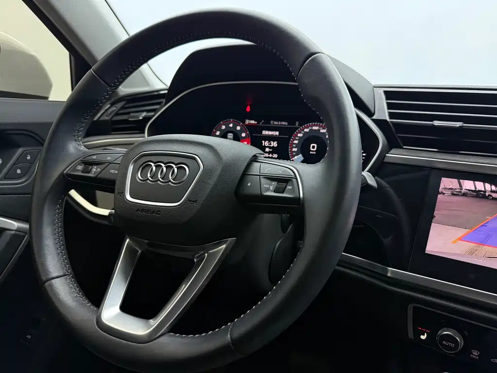 Audi Q3 2022 35 TFSI aggressive and dynamic купить на сайте DeffCars