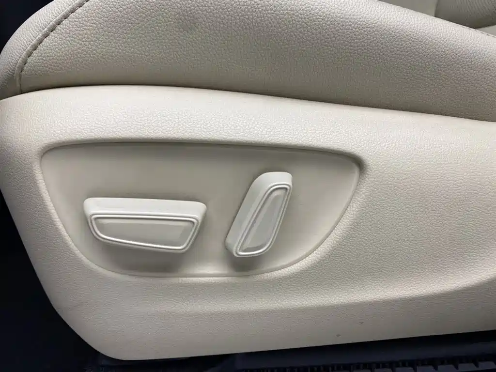 SIENNA 2023 2.5L Hybrid Premium Edition купить на сайте DeffCars