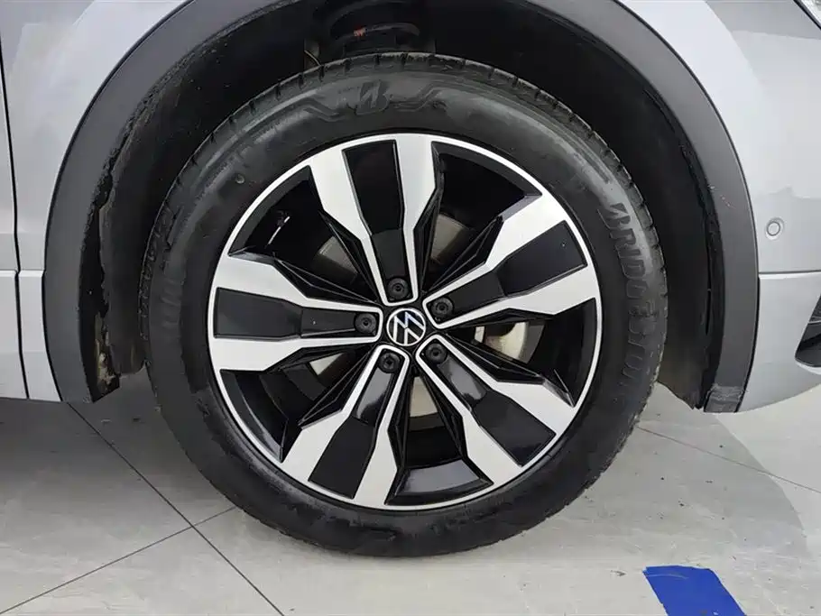 Tiguan L 2022 330TSI automatic two-wheel drive R-Line version купить на сайте DeffCars