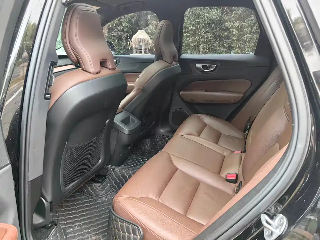 Volvo XC60 2024 B5 four-wheel drive Zhiyuan Deluxe Edition купить на сайте DeffCars
