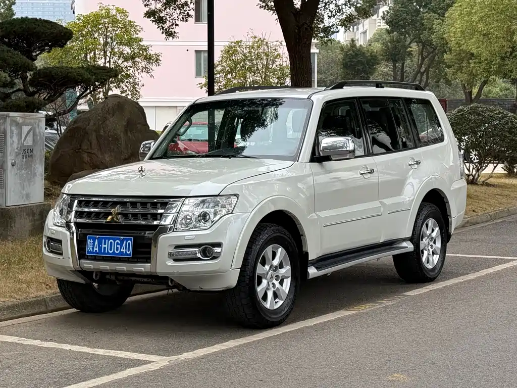 Pajero (imported) 2020 3.0L automatic standard version купить на сайте DeffCars