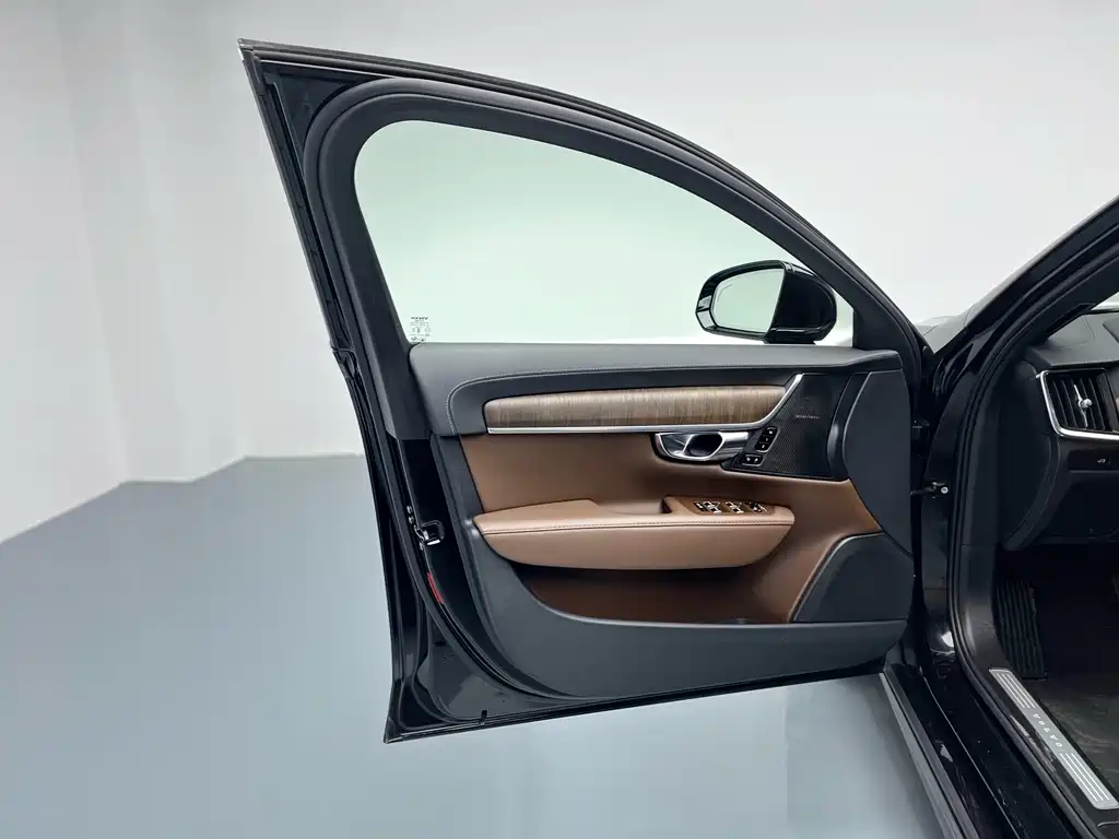 Volvo S90 2025 B5 Zhiyuan Luxury Edition купить на сайте DeffCars