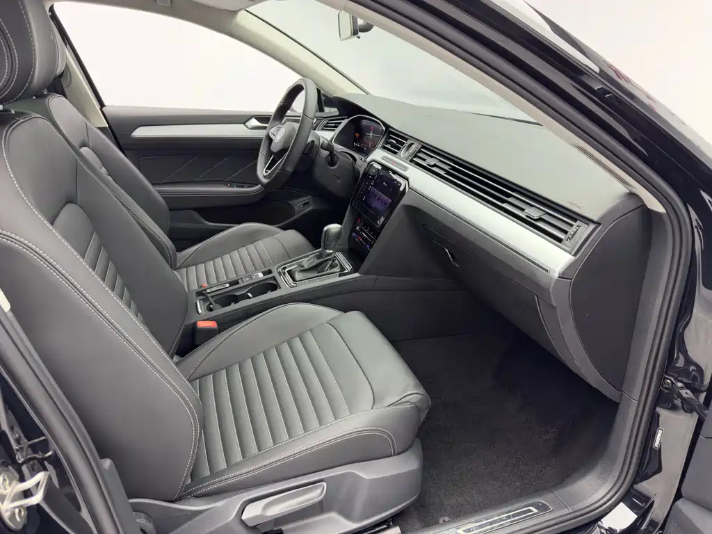 Magotan 2023 2 million commemorative edition 280TSI DSG comfort model купить на сайте DeffCars