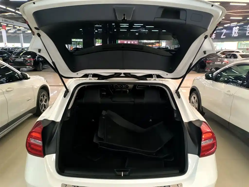 Mercedes-Benz GLA 2016 GLA 200 Fashion Model купить на сайте DeffCars