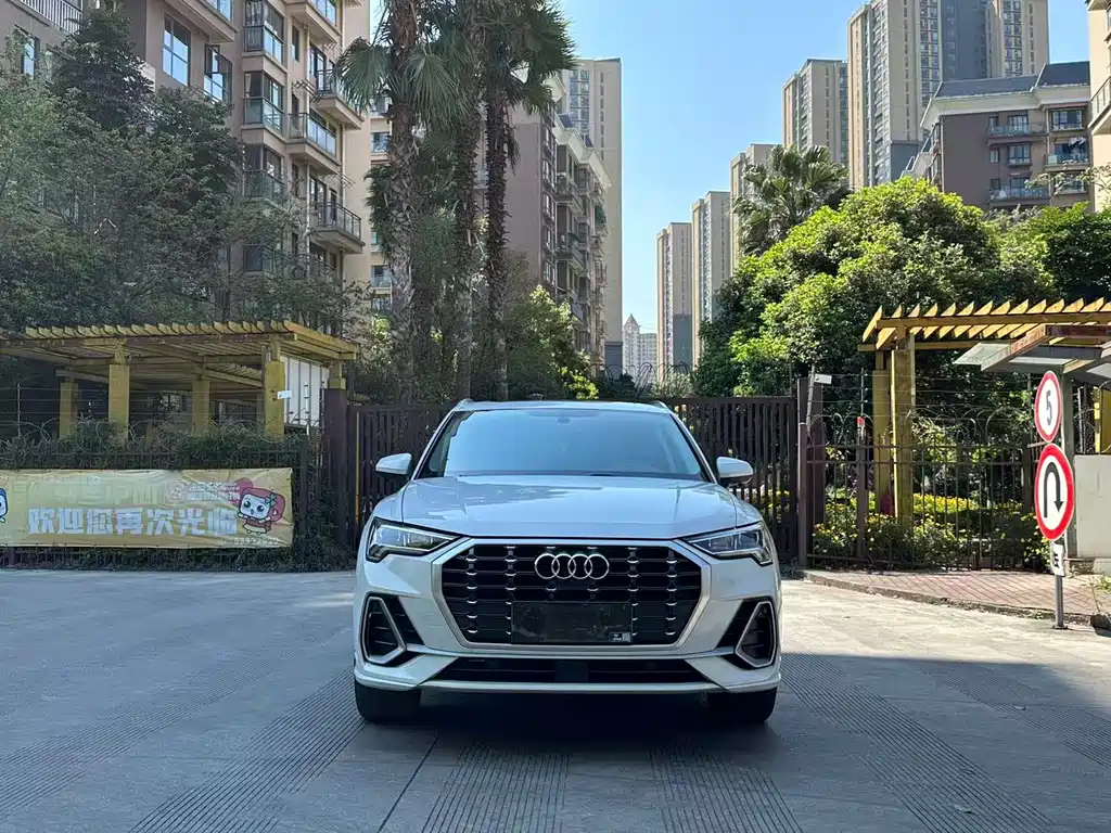 Audi Q3 2022 40 TFSI Fashionable and Dynamic купить на сайте DeffCars