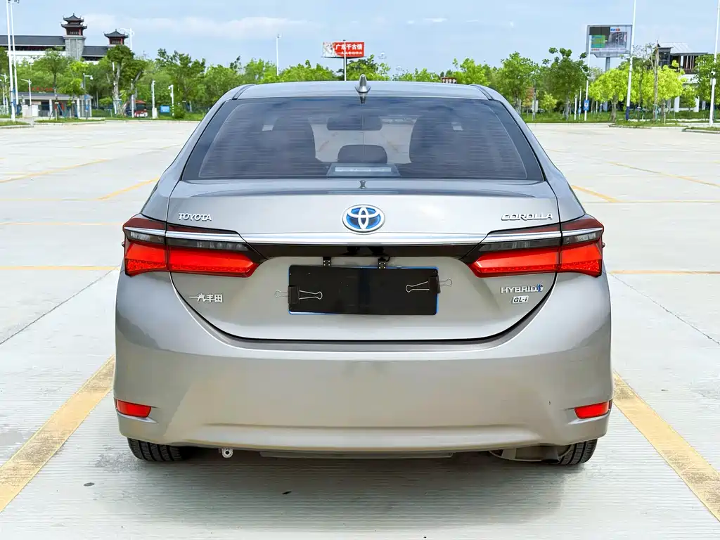 Corolla 2017 facelift dual engine 1.8L E-CVT leading version купить на сайте DeffCars