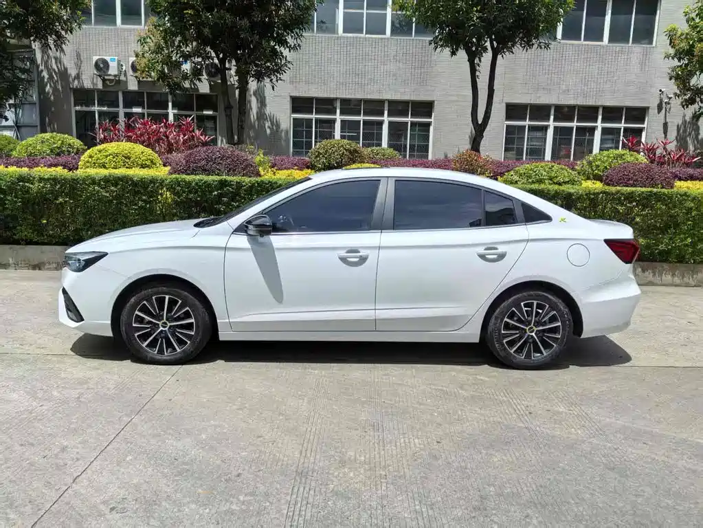 Roewe i5 2021 1.5L CVT Diamond Edition купить на сайте DeffCars