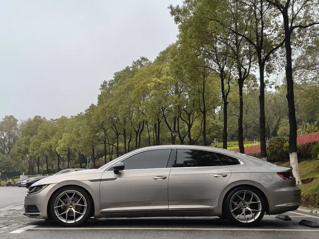 FAW-Volkswagen CC 2019 330TSI Charming Edition National V купить на сайте DeffCars