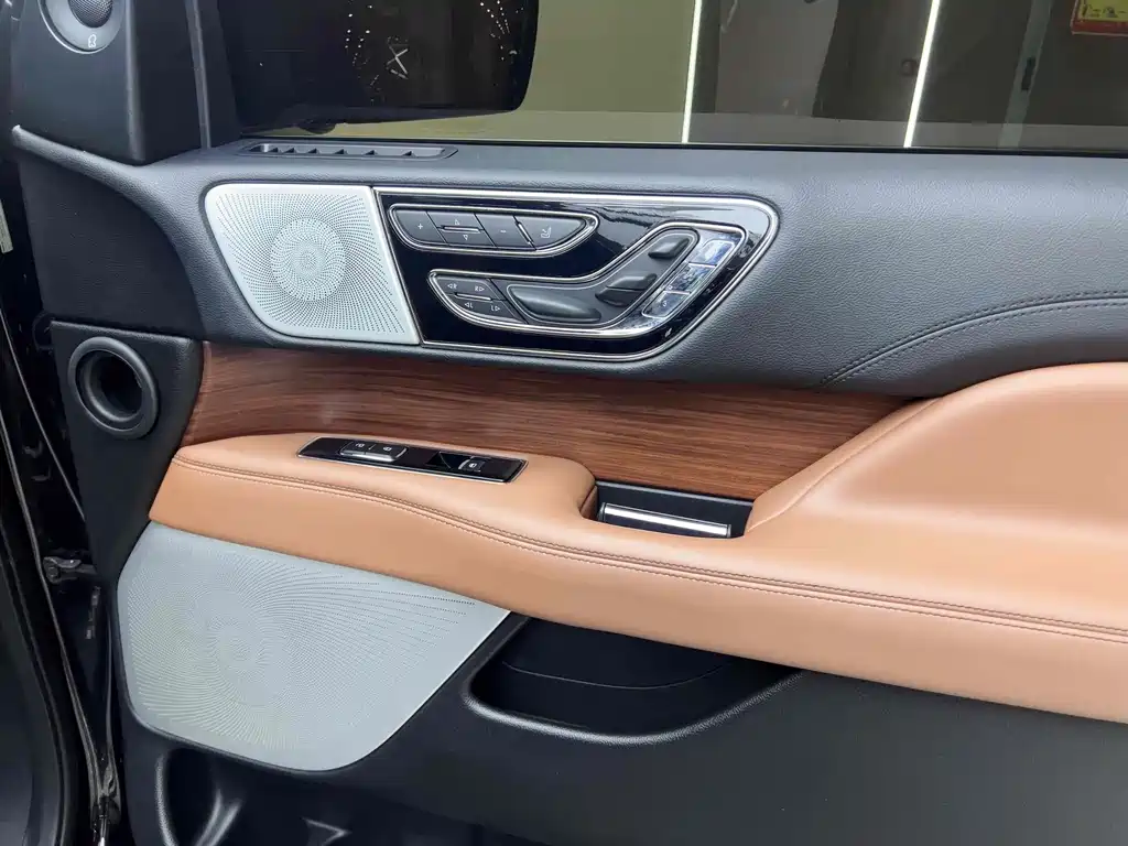 Navigator 2018 3.5T Honor Edition National V купить на сайте DeffCars