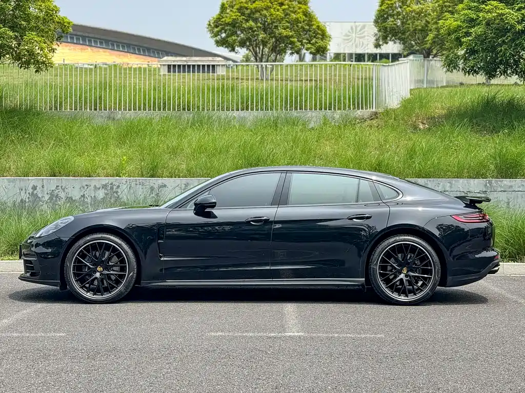 Panamera 2017 Panamera 4 Executive Extended Edition 3.0T купить на сайте DeffCars