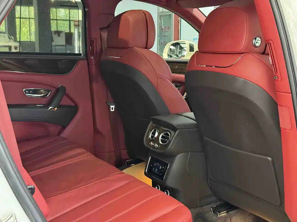 Bentayga 2018 4.0T V8 купить на сайте DeffCars