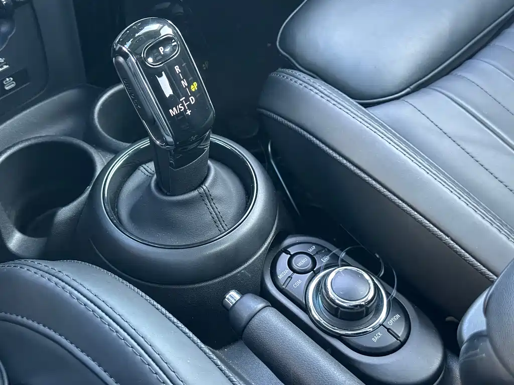 MINI 2023 2.0T COOPER S Artist купить на сайте DeffCars