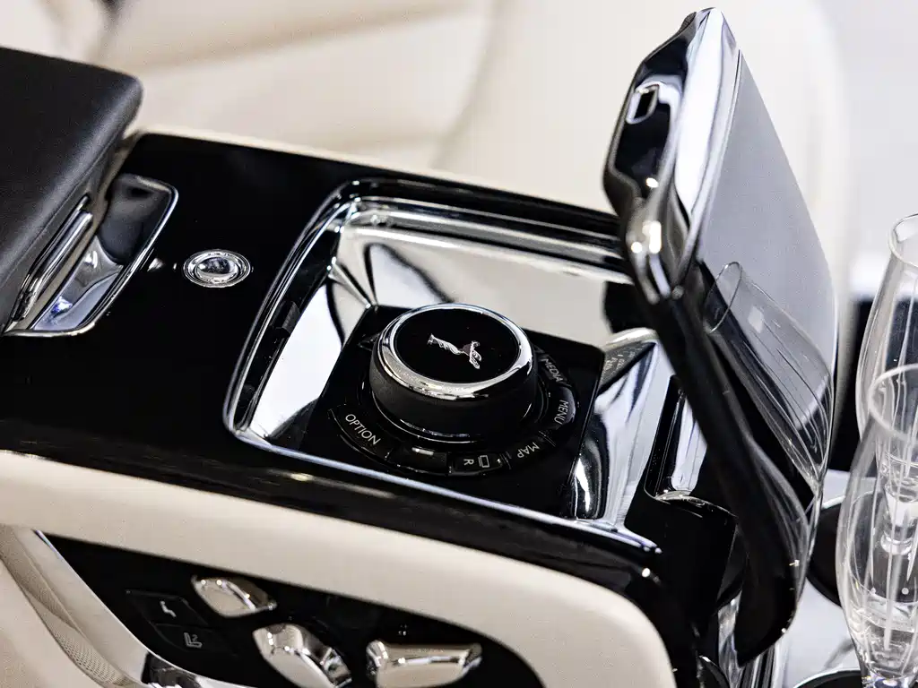 Phantom 2018 6.7T long wheelbase version купить на сайте DeffCars