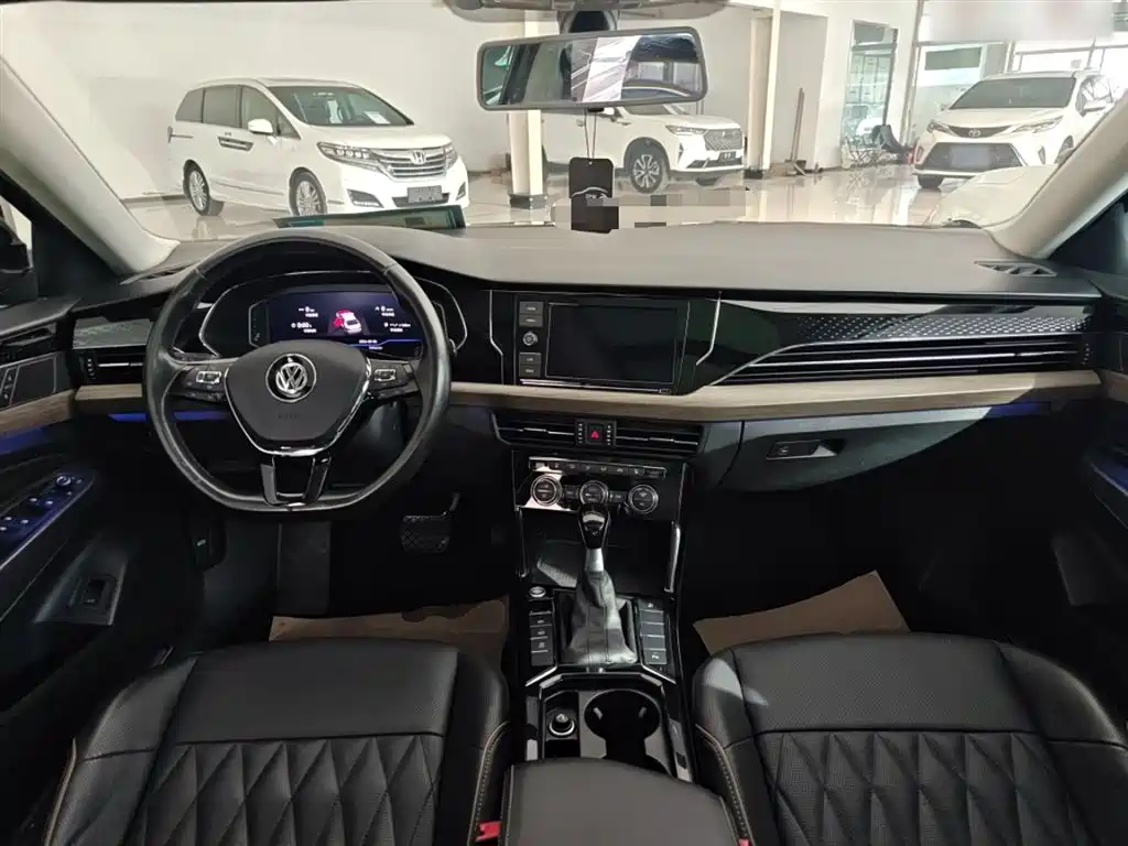 Passat 2019 330TSI Deluxe Edition National VI купить на сайте DeffCars