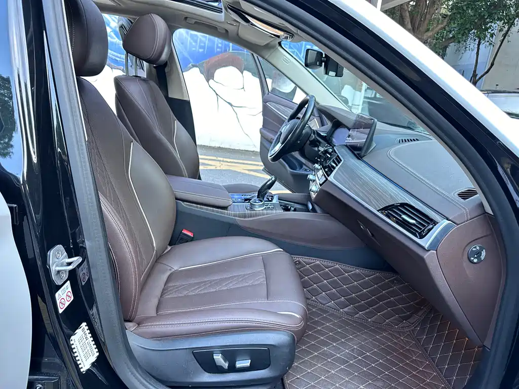 BMW 5 Series New Energy 2021 535Le Luxury Package купить на сайте DeffCars