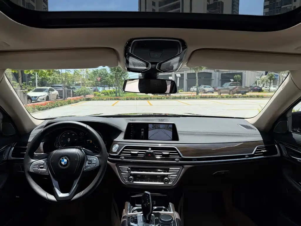 BMW 7 Series 2016 730Li Luxury купить на сайте DeffCars