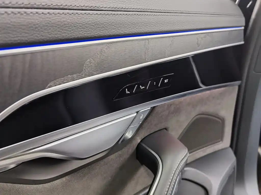 Audi A8 2023 A8L 50 TFSI quattro Premium Selection купить на сайте DeffCars