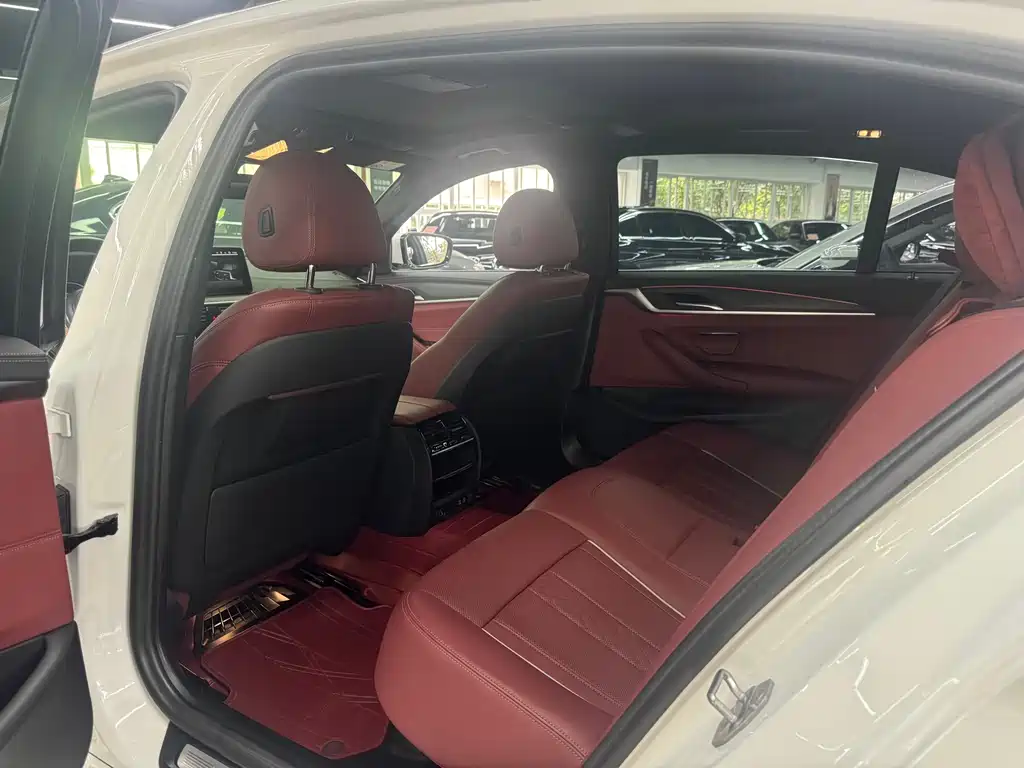BMW 5 Series 2022 530Li Leading M Sports Package купить на сайте DeffCars