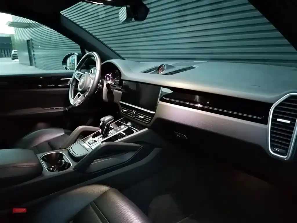 Cayenne New Energy 2023 Cayenne E-Hybrid 2.0T купить на сайте DeffCars