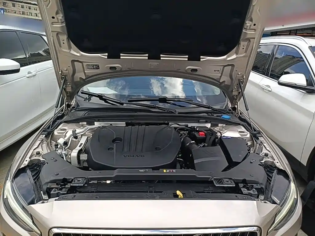 Volvo S60 2023 B4 Zhiyi Luxury Edition купить на сайте DeffCars