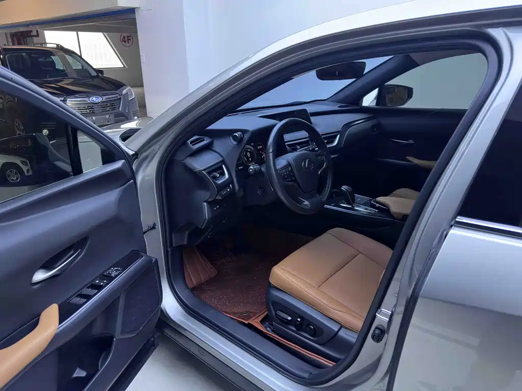Lexus UX New Energy 2020 300e Pure Edition купить на сайте DeffCars