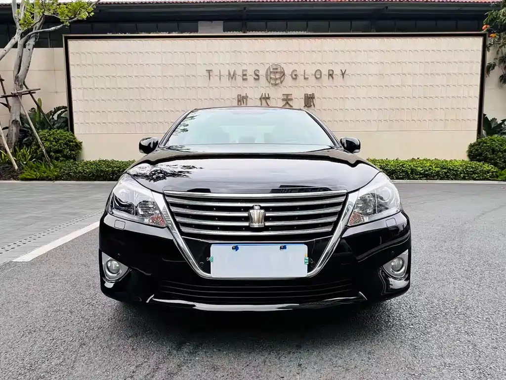 Crown 2012 2.5L Royal Leather Edition купить на сайте DeffCars
