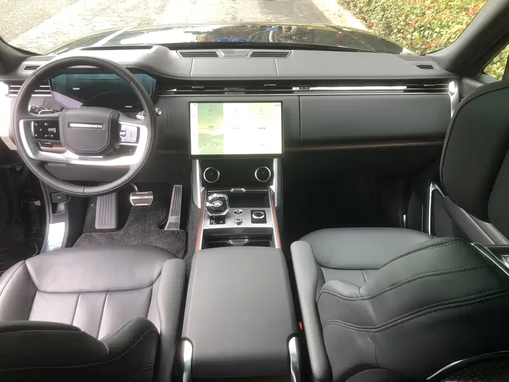 Range Rover 2024 3.0 L6 400PS Model Extended Edition купить на сайте DeffCars