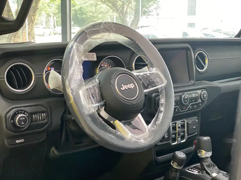 Gladiator 2023 3.6L Overland купить на сайте DeffCars