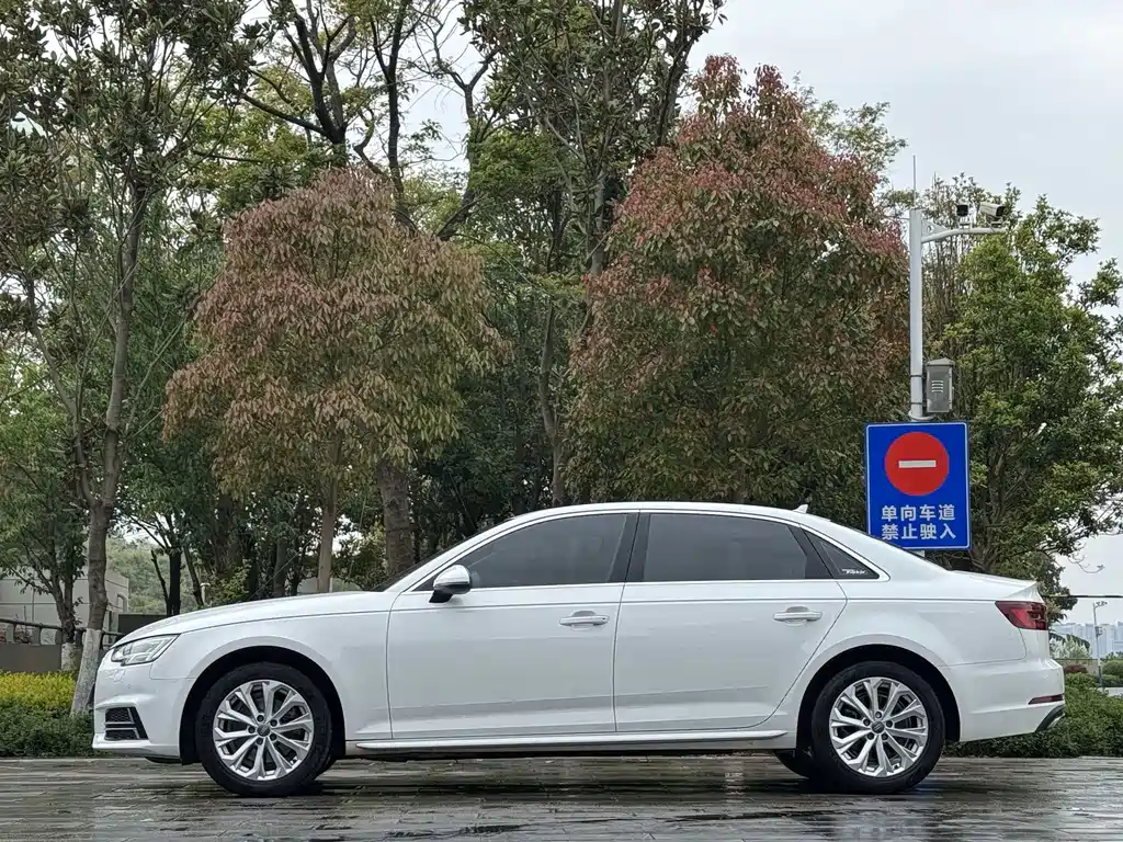 Audi A4L 2019 40 TFSI Enterprising National VI купить на сайте DeffCars