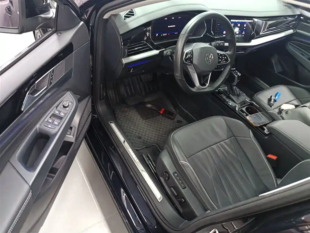 Passat 2023 facelift 330TSI luxury version купить на сайте DeffCars