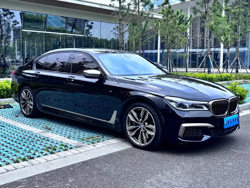 BMW 7 Series 2018 M760Li xDrive купить на сайте DeffCars