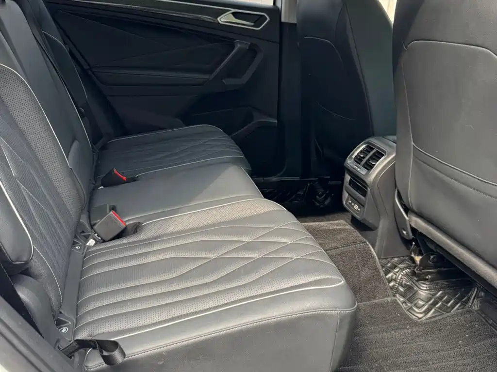 Tiguan L 2023 330TSI automatic two-wheel drive R-Line version купить на сайте DeffCars