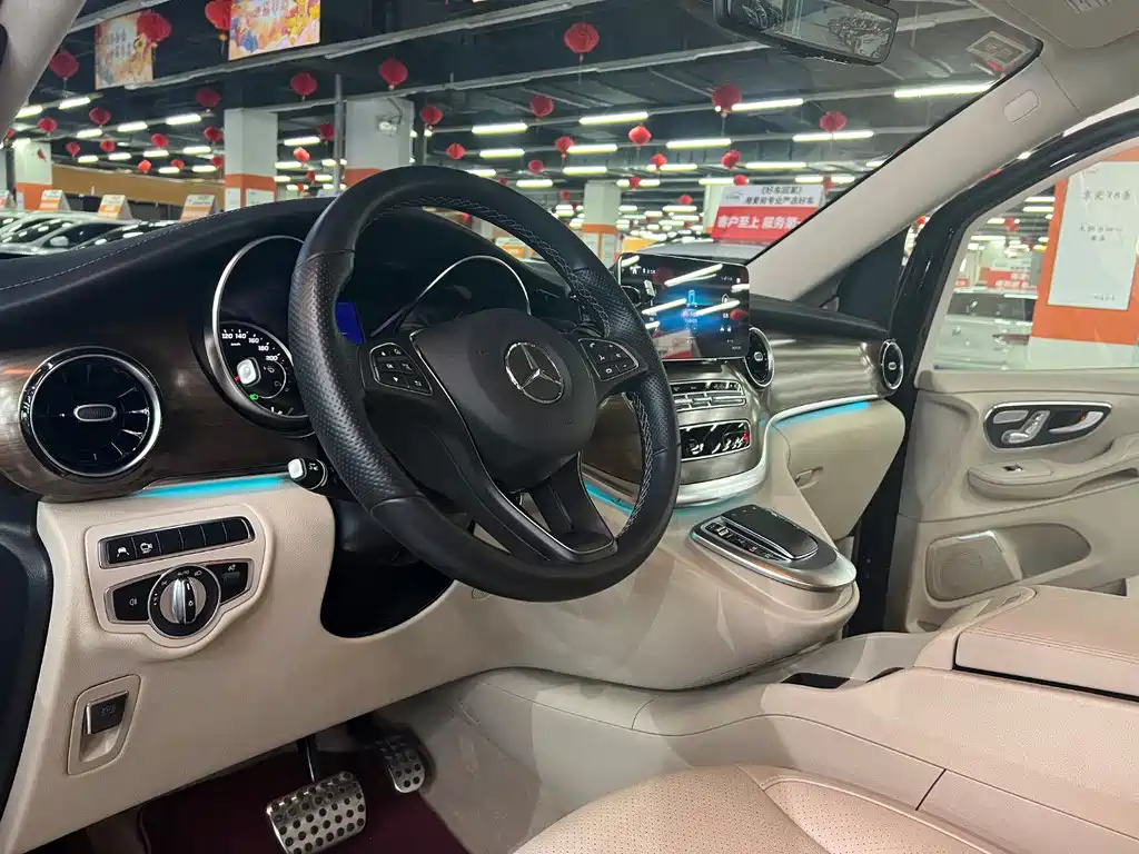 Mercedes-Benz V-Class 2022 V 260 L Long Wheelbase Premium Edition купить на сайте DeffCars
