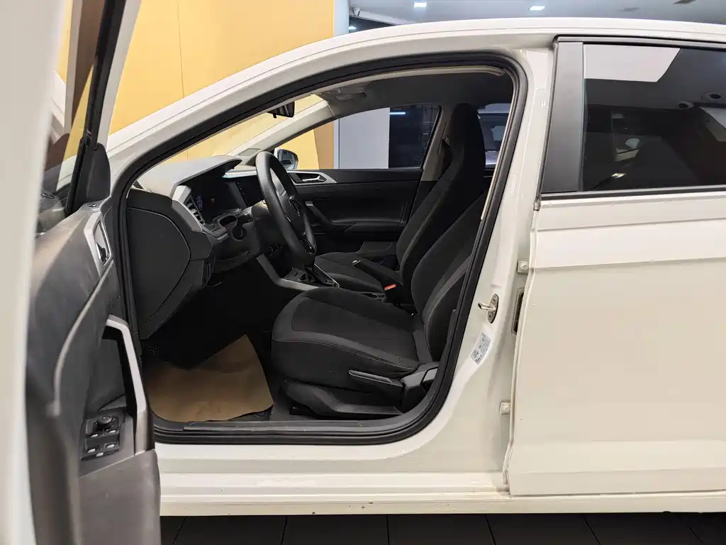 Polo 2023 facelift Plus 1.5L automatic indulgence version купить на сайте DeffCars