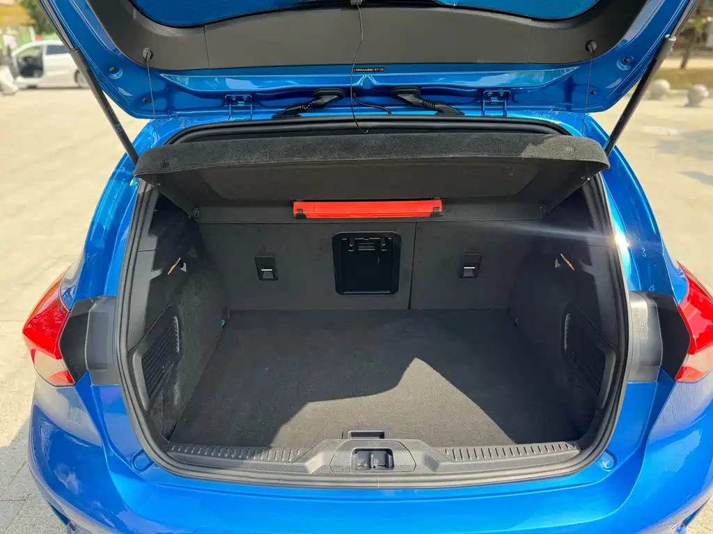 Focus 2021 Hatchback EcoBoost 180 Automatic ST Line купить на сайте DeffCars