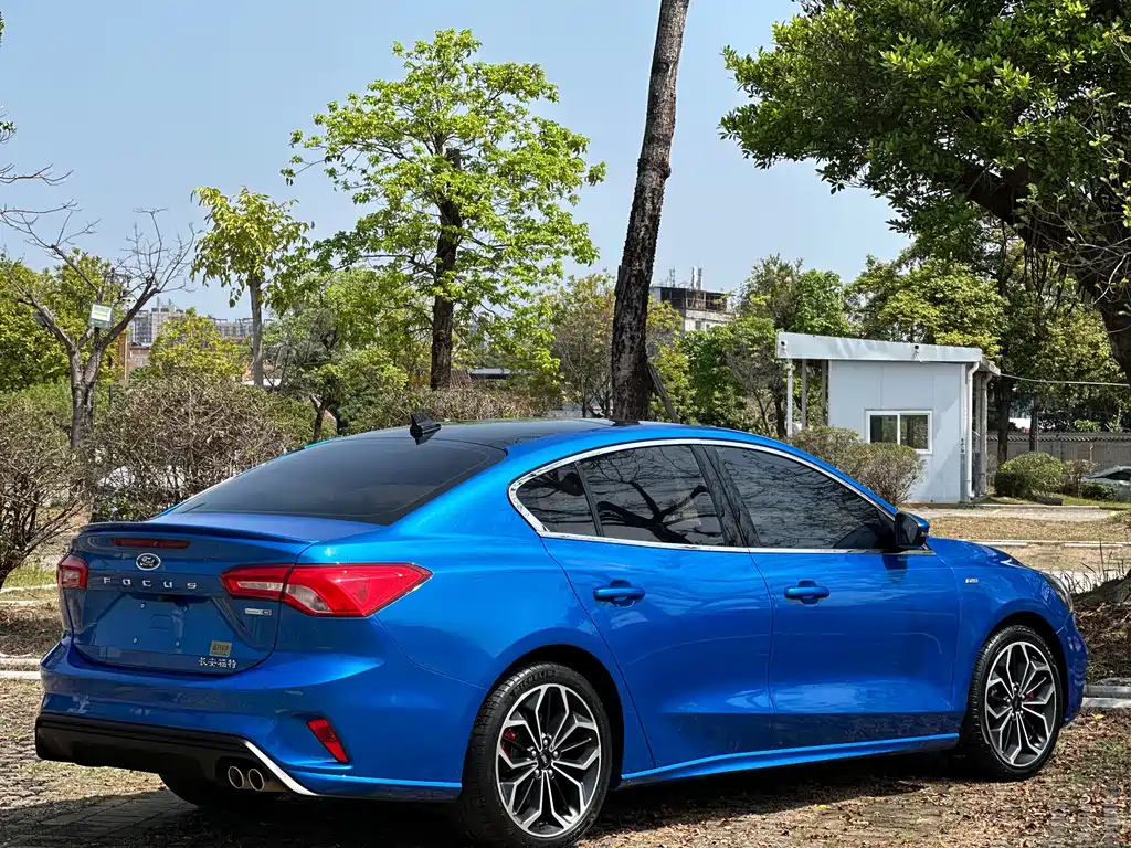 Focus 2021 Sedan EcoBoost 180 Automatic ST Line купить на сайте DeffCars