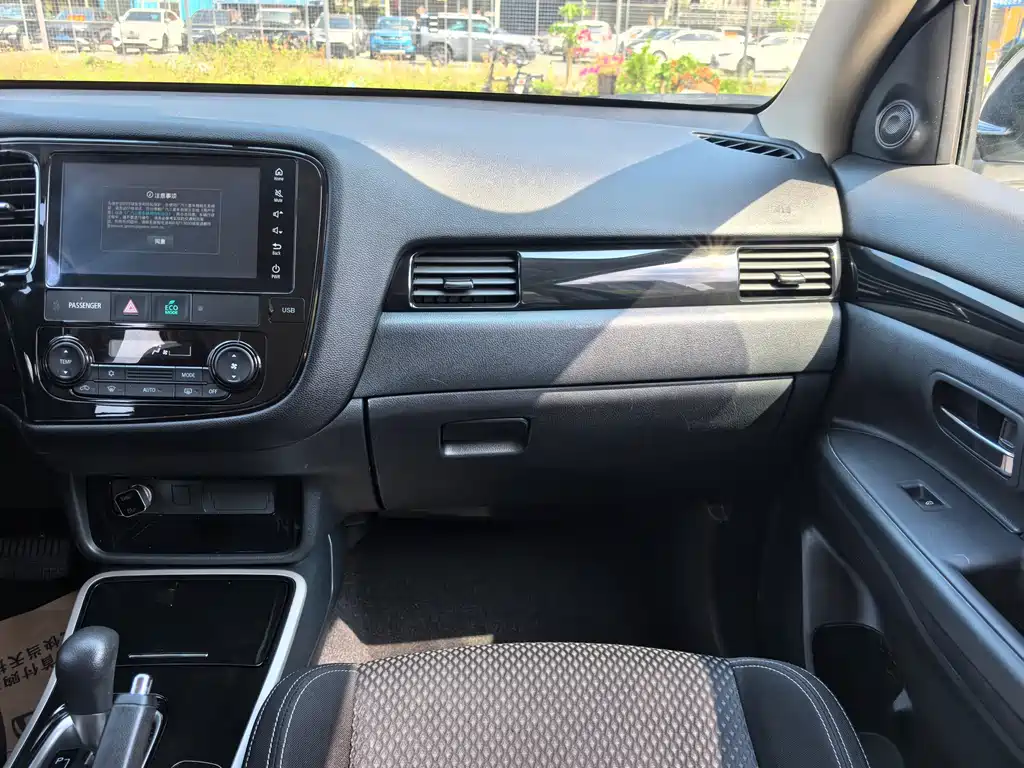 Outlander 2021 facelift 2.0L 2WD smooth version 5 seats купить на сайте DeffCars