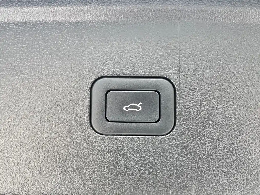 Hongqi HS5 2022 facelift 2.0T Zhilian Flagship Edition купить на сайте DeffCars