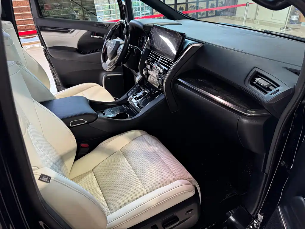 Lexus LM 2020 300h seven-seater elegant version купить на сайте DeffCars