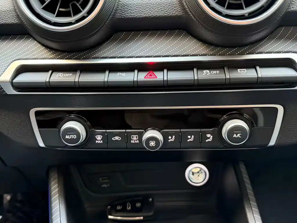 Audi Q2L 2021 35 TFSI fashionable and dynamic купить на сайте DeffCars