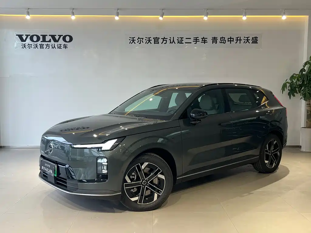 Volvo XC70 plug-in hybrid 2026 model four-wheel drive super long range Core купить на сайте DeffCars