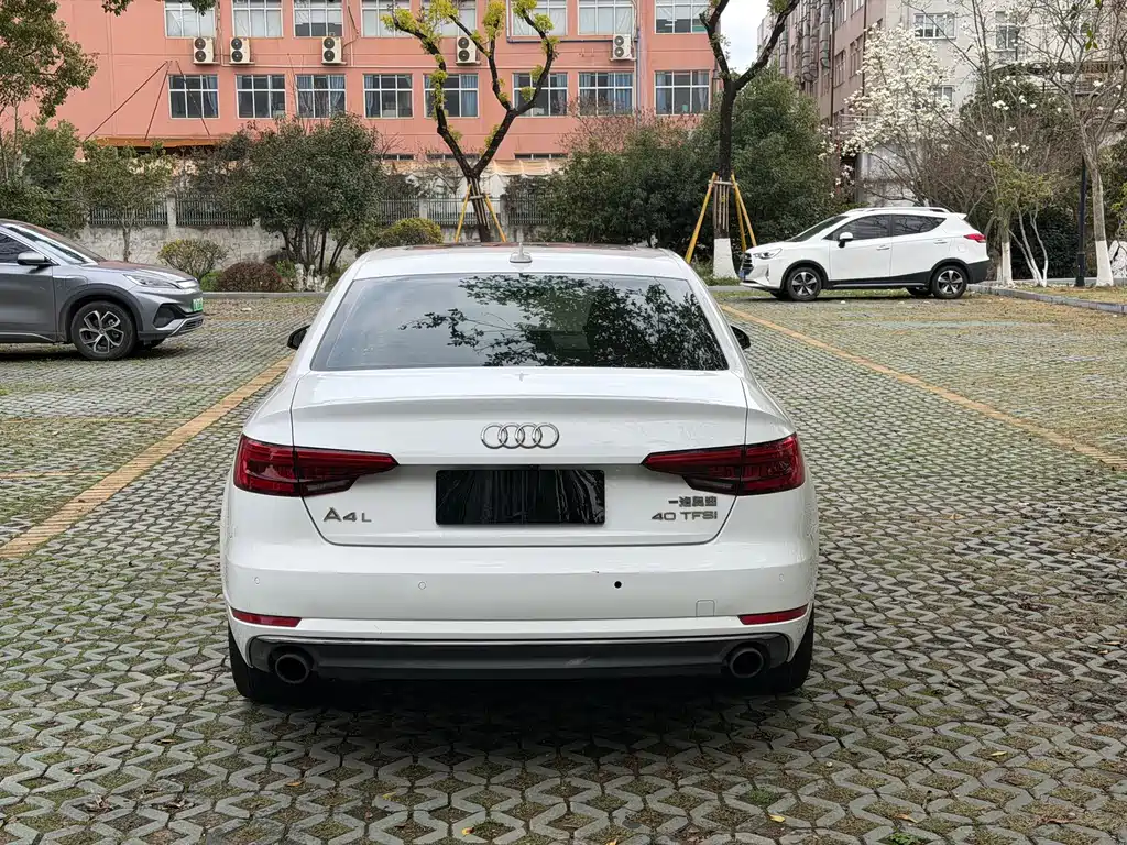 Audi A4L 2017 40 TFSI Fashion Type купить на сайте DeffCars