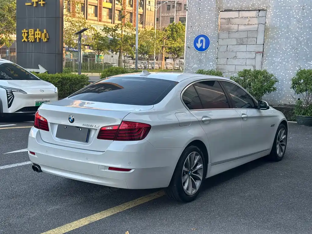 BMW 5 Series 2014 528Li Stylish Design Package купить на сайте DeffCars