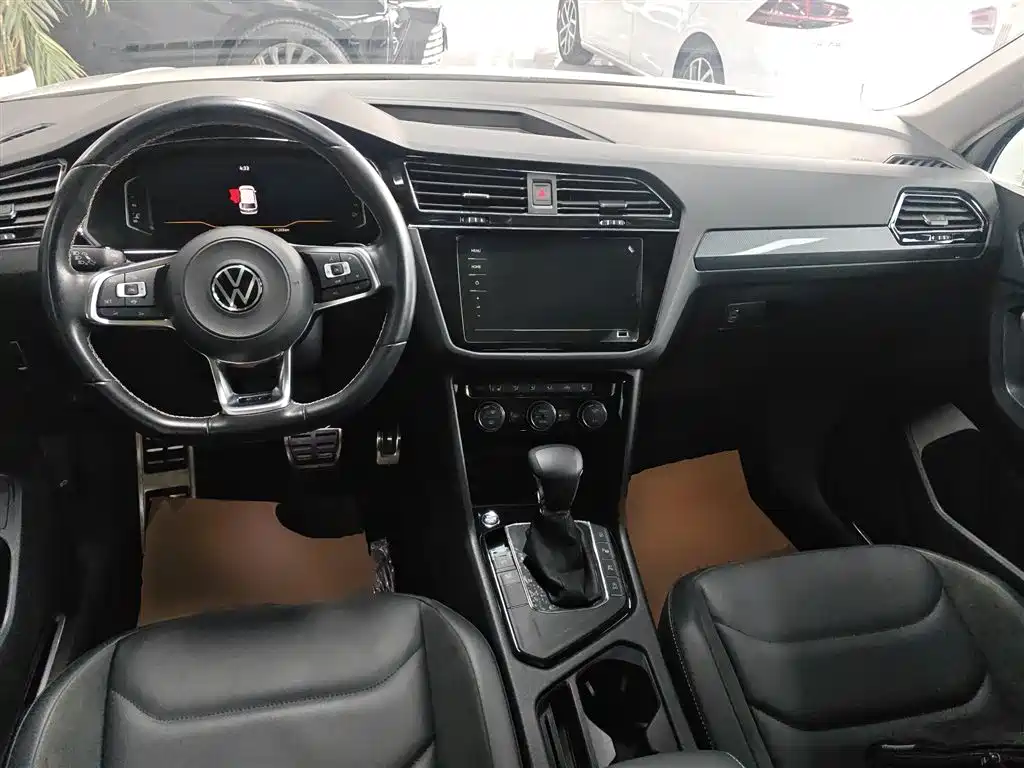 Tiguan L 2021 330TSI automatic two-wheel drive R-Line version купить на сайте DeffCars