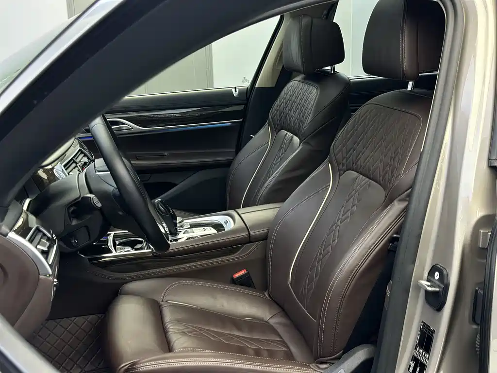 BMW 7 Series 2019 730Li Luxury Package купить на сайте DeffCars