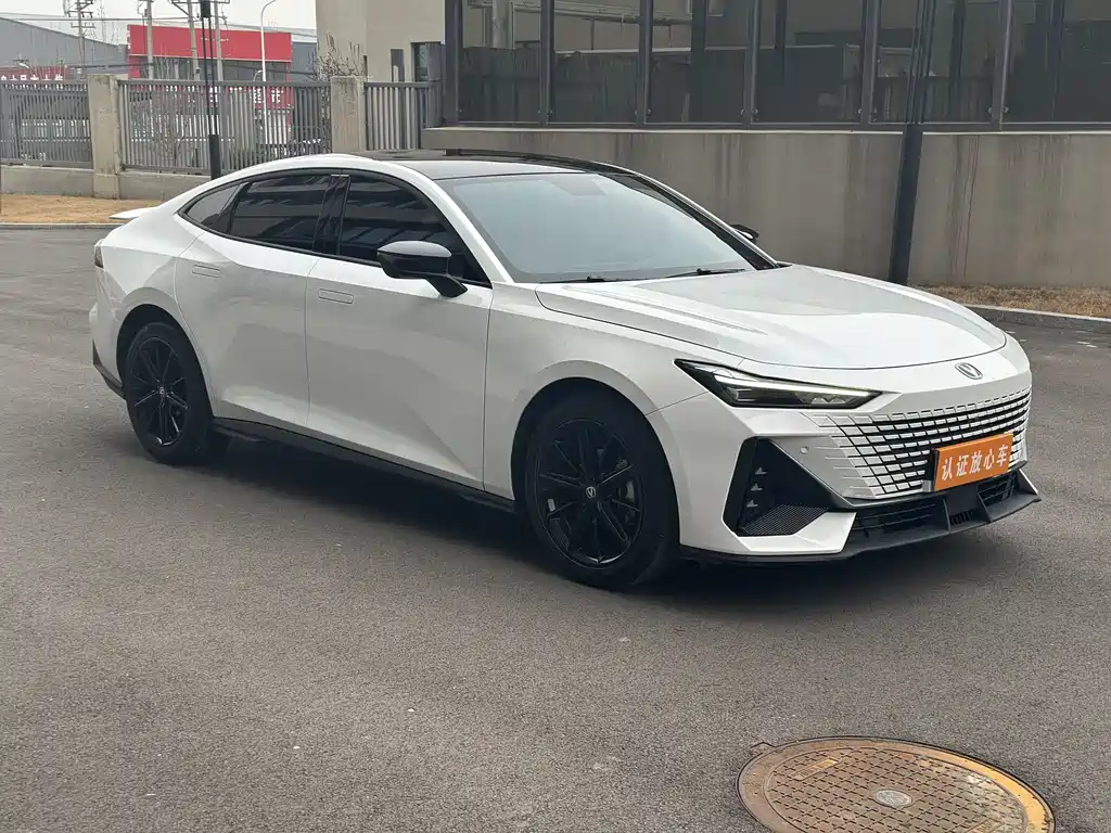 Changan UNI-V 2022 1.5T premium model купить на сайте DeffCars