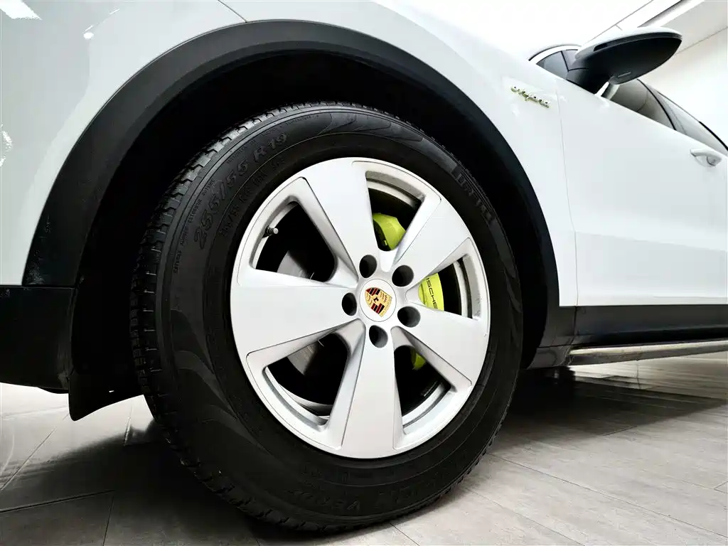 Cayenne New Energy 2019 Cayenne E-Hybrid 2.0T купить на сайте DeffCars