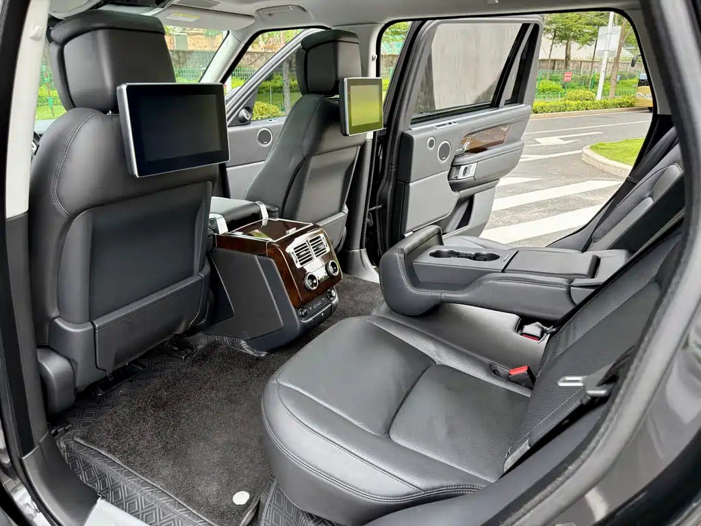 Range Rover 2022 3.0 L6 400PS Legendary Extended Classic Edition купить на сайте DeffCars