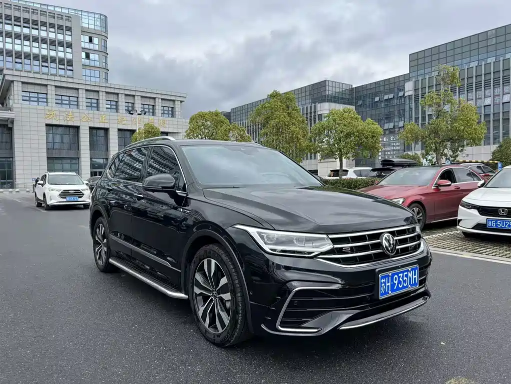 Tiguan L 2022 330TSI automatic two-wheel drive R-Line version купить на сайте DeffCars
